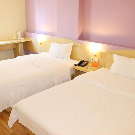 7Days Inn Nanchang North Railway Station Square Екстер'єр фото