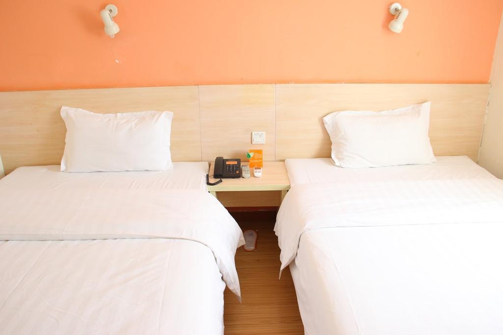 7Days Inn Nanchang North Railway Station Square Екстер'єр фото