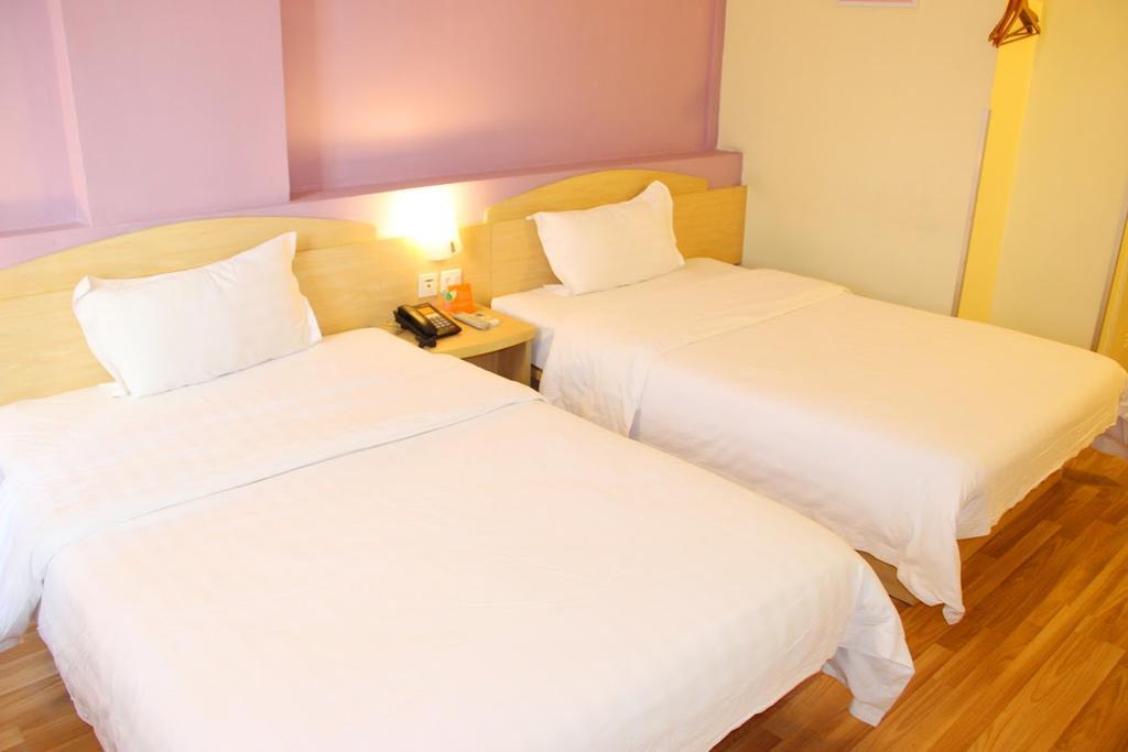 7Days Inn Nanchang North Railway Station Square Екстер'єр фото